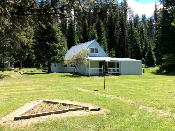 På billedet ses objektet Family-Friendly Cabin Rental in the Wilderness of Central Idaho beliggende i byen Elk City.