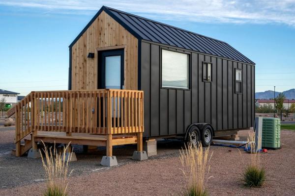 Na fotografii je vidět objekt Charming Micro Home Escape: Unforgettable Glamping Experience in Colorado nacházející se ve městě Grand Junction.