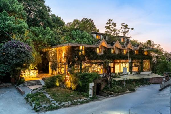 The photo shows the Feiwan B&B located in the city of Nan'an.