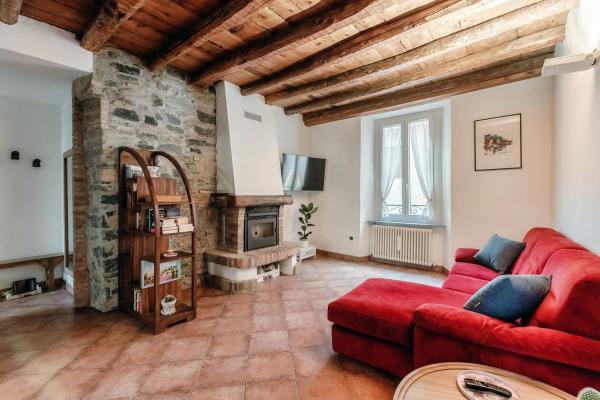 Azure Hug - The House Of Travelers - Cernobbio