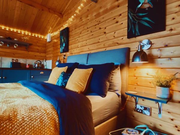 A la foto es mostra l'objecte Sunset Lodge situat a la ciutat de Burshill.