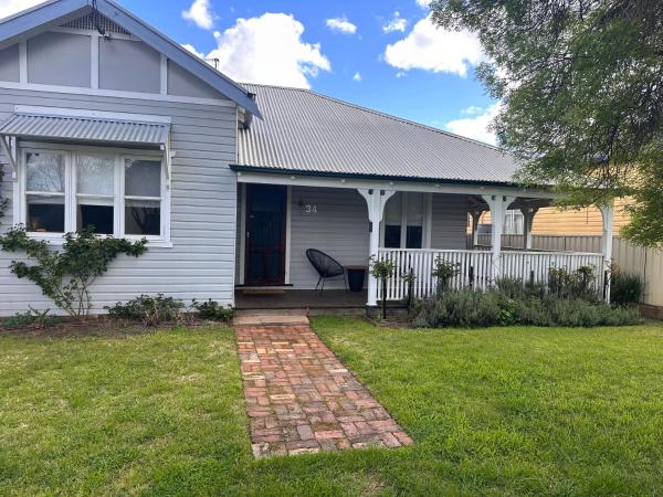 Wattle Cottage - Cootamundra