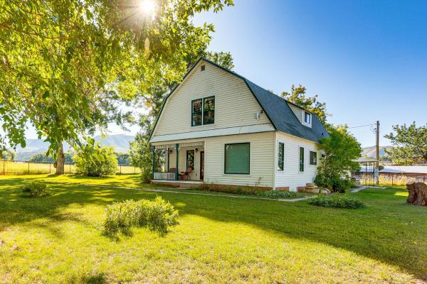 Na fotografii je vidět objekt Patio and Mountain Views Farmhouse in Mancos! nacházející se ve městě Mancos.