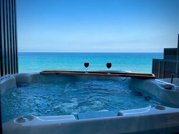 På billedet ses objektet Fins Dream Villas beliggende i byen Fins.