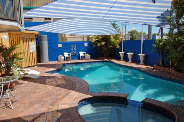 A la foto es mostra l'objecte Centrepoint Motor Inn situat a la ciutat de Rockhampton.