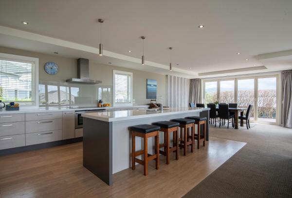 Pohara Heights Executive Holiday Home - Tākaka