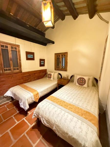 The photo shows the Da Fu Di B&B located in the city of Jincheng.