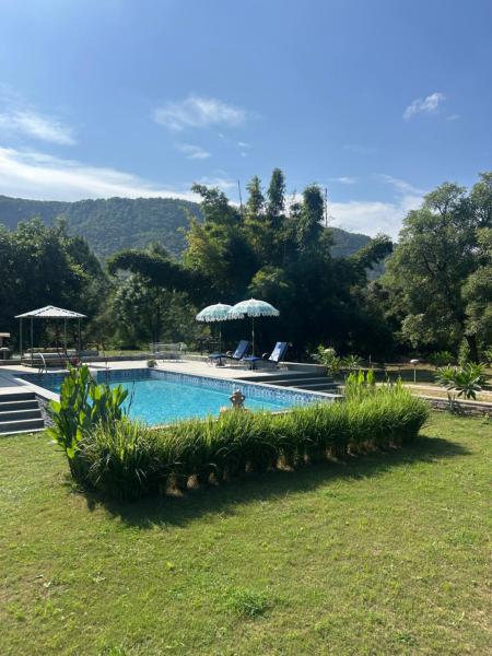På billedet ses objektet Surya Bagh - A Luxury Hideaway - 5 minutes to Ajabgarh, 10 minutes to Bhangarh & 20 minutes to Tehla, Sariska beliggende i byen Dogeta.