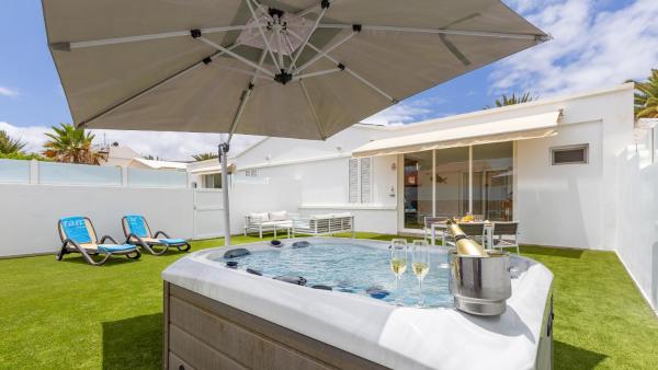 A la foto es mostra l'objecte Villas Naiss Igramar situat a la ciutat de Pájara.