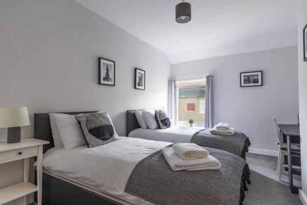 Chestnut House - Sleeps 4 - Pet Friendly - Parking - Morpeth