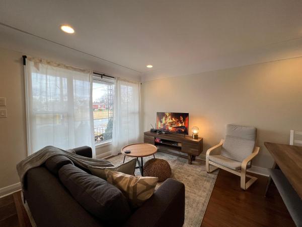 写真にはウェランド市にあるFamily-Friendly 3-Bedroom Getaway in Goldenが写っています。