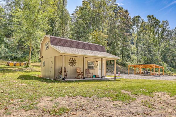 Na fotografii je vidět objekt On 40 Acres Charming Cabin in Zanesville! nacházející se ve městě Dresden.