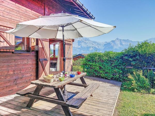 Na fotografii je vidět objekt Holiday Home Les Chalets de La Combe by Interhome nacházející se ve městě Mémontel.