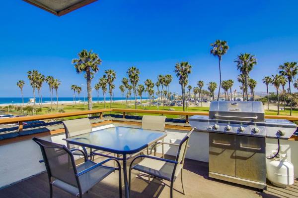 Stunning Beach Home Located Between Bay And Beach With Ocean View Patio - San Diego, CA