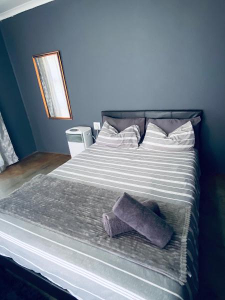 The photo shows the Ha-Dzibs backpackers accommodation located in the city of Thohoyandou.