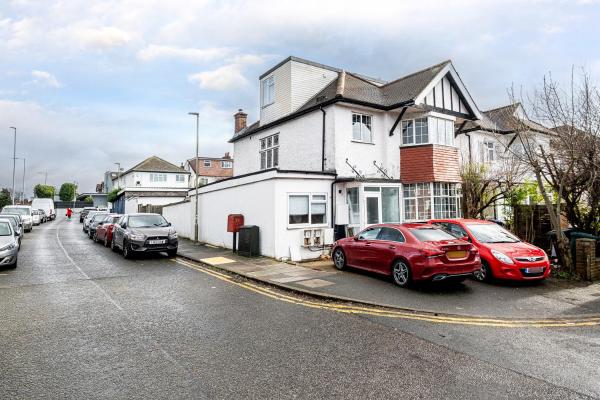 Studio, 25min Wembley Stadium & Central London, NFL, Free Parking, Lots of free snacks, toiletries, XMAS bookings now! photo 8