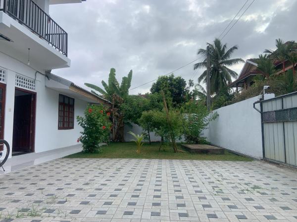 A la foto es mostra l'objecte Friendly Abode situat a la ciutat de Negombo.