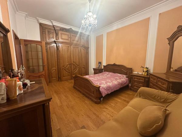 Фотография 5: Large & Comfortable 4-Bedroom Flat in Downtown