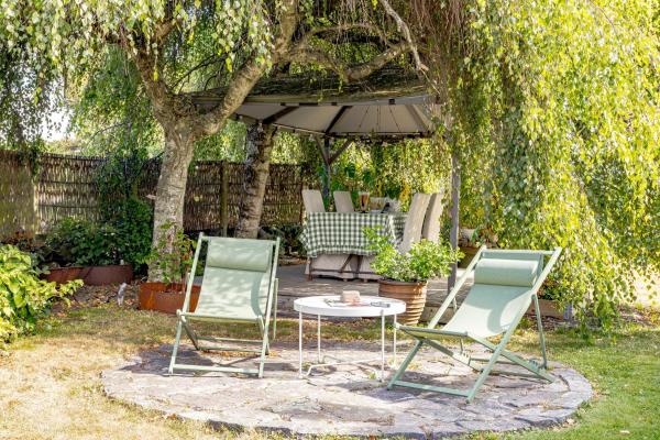 Na zdjęciu widoczny jest obiekt Vacation Dream with Sea View, Sauna, Patio & BBQ położony w mieście Långås.