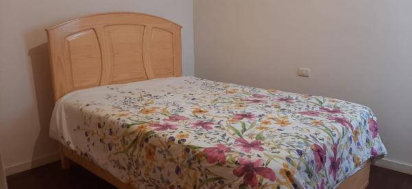 A la foto es mostra l'objecte Confortable habitación amoblada con baño privado señoritas ejecutivas situat a la ciutat de Trujillo.