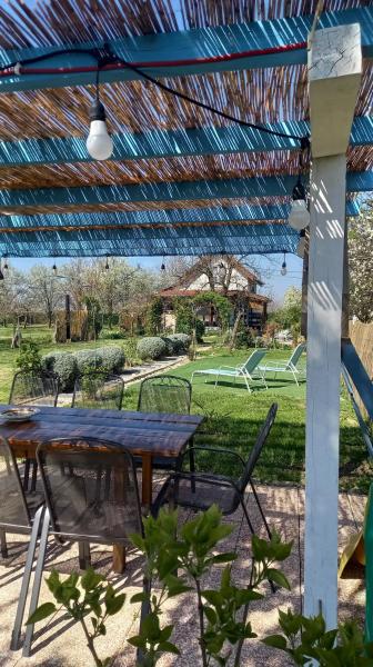 Na zdjęciu widoczny jest obiekt Holiday Home Paunovaca położony w mieście Erdut.