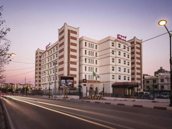 Na zdjęciu widoczny jest obiekt ibis Tlemcen położony w mieście 'Aïn el Hoût.