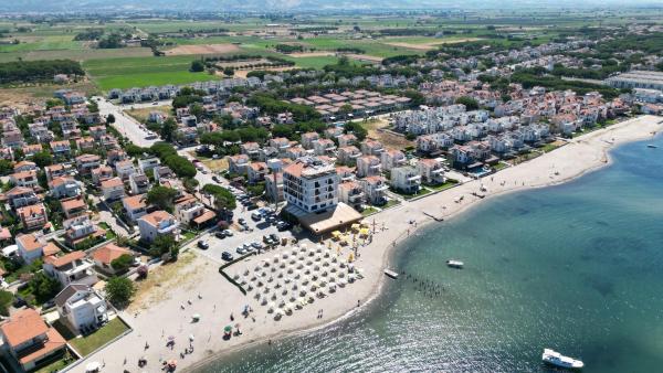 På billedet ses objektet Özen Otel beliggende i byen Ayvalık.
