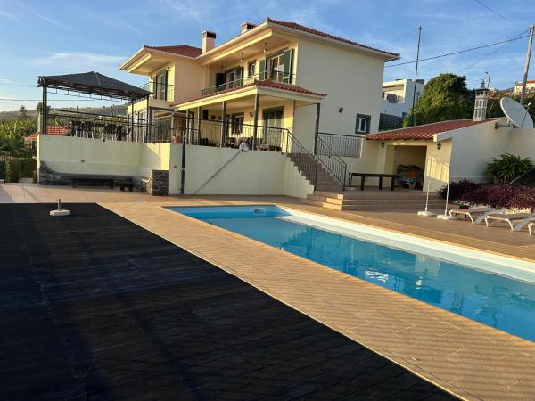 På bildet vises objektet Casa Estrelada som ligger i byen Estreito da Calheta.