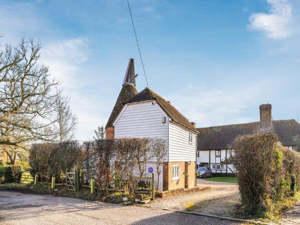 A la foto es mostra l'objecte Weaversden Oast situat a la ciutat de Staplehurst.