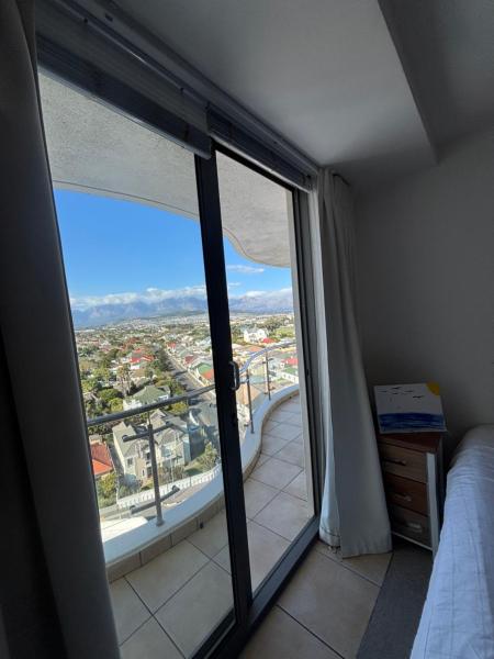 A la foto es mostra l'objecte Kishas little heaven rent a room in an apartment please note its one bedroom situat a la ciutat de Strand.