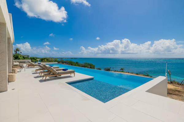 Na fotografii je vidět objekt Luxury Beachfront Oasis Infinity Pool Hot Tub BBQ-TLS nacházející se ve městě Rooi Congo.