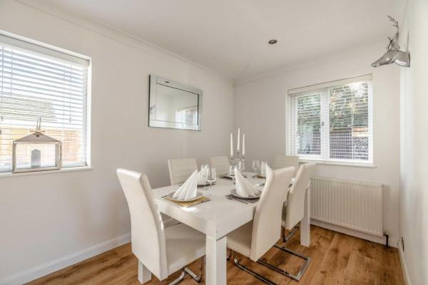 Foto 7: Contractor & Group Stay 6-Bed House with Parking