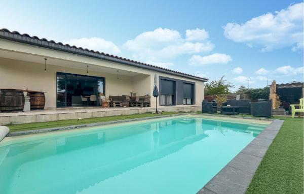 照片显示了位于Saint-Geniès-de-Comolas市的Lovely Home In St-Genies-De-Comolas物件。