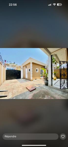 maison avec bar privé à kintélé, Brazzaville