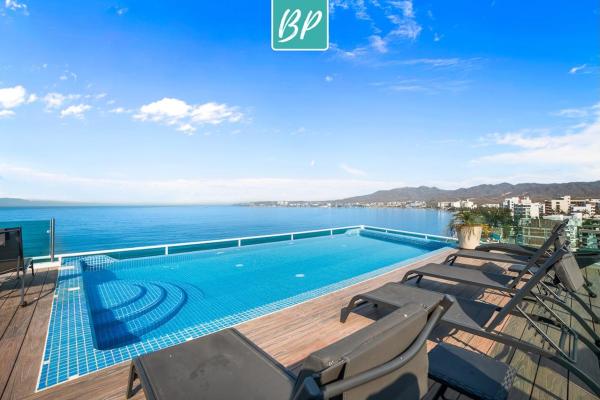 På billedet ses objektet Risco - Downtown Bucerias Rooftop Pool & Beach Club beliggende i byen Bucerías.