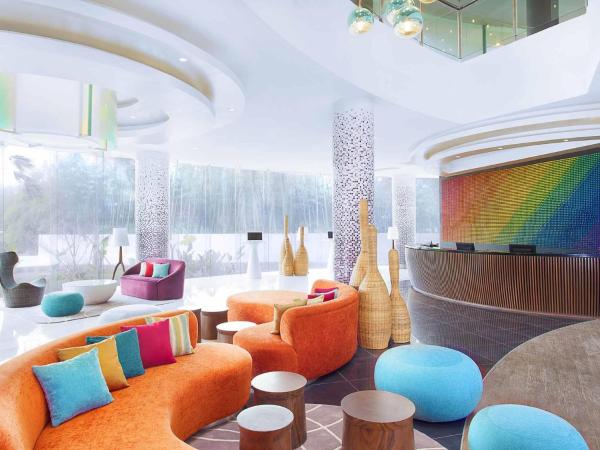 写真にはRawabagol市にあるIbis Styles Jakarta Airportが写っています。