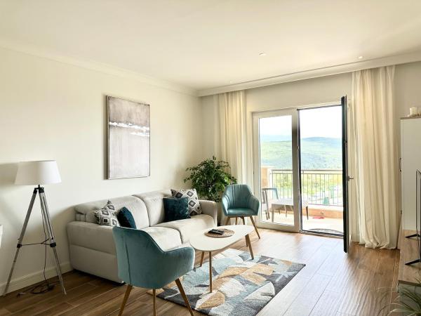 A la foto es mostra l'objecte Contemporary One Bedroom Apartment - Lustica Centrale situat a la ciutat de Pržno.