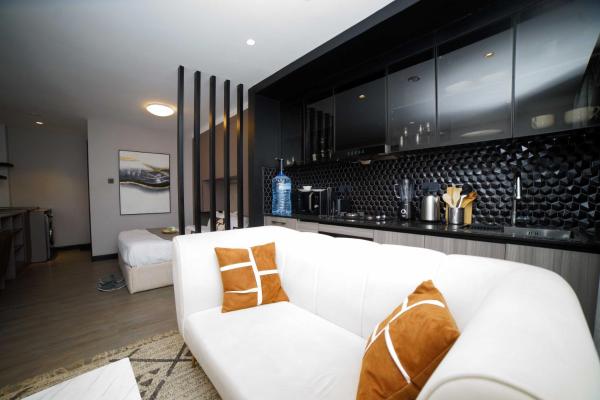 The photo shows the Stays Westlands Kenya located in the city of Westlands.