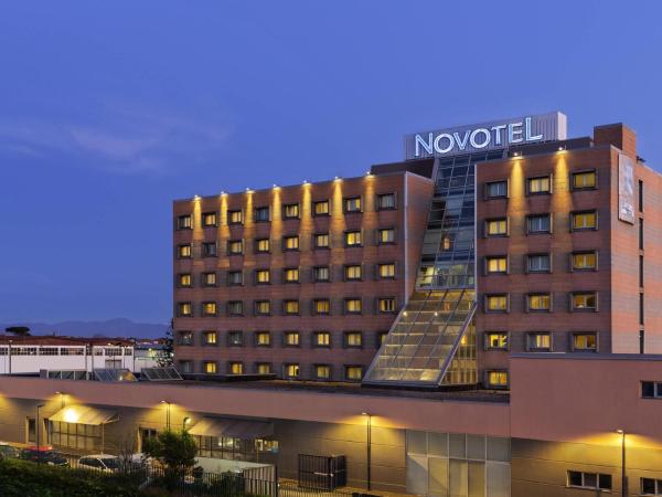 A la foto es mostra l'objecte Novotel Caserta Sud situat a la ciutat de Caserta.