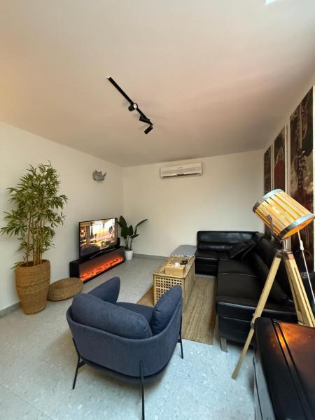 På billedet ses objektet 1BR Private Enterance & Courtyard, Near Airport beliggende i byen Riyadh.