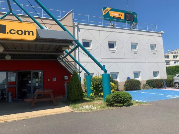 Na fotografii je vidět objekt hotelF1 Saint Witz A1 Hôtel nacházející se ve městě Plailly.