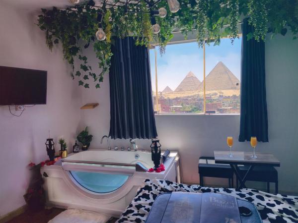 Nella foto è visibile l'oggetto Pyramids ICON 3 situato nella città di Il Cairo.