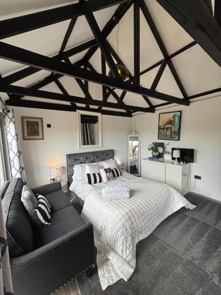 A la foto es mostra l'objecte Goldings detached Barn farm stay situat a la ciutat de Bramfield.