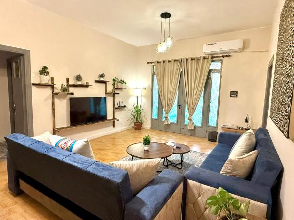 På billedet ses objektet Spacious central apartment beliggende i byen Amman.