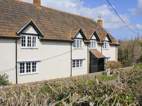 Op de foto is het object Dairy House Farm te zien, gelegen in de stad West Hatch.