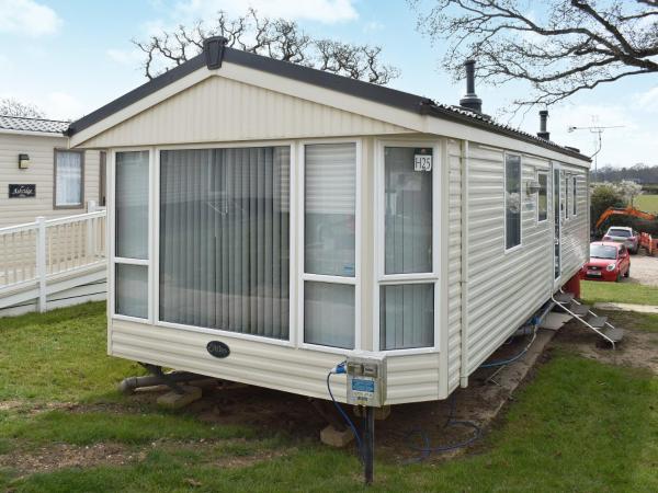 写真にはAlverstone市にあるFlip-Flop Lodgeが写っています。