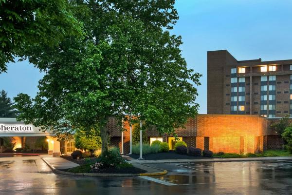 Auf dem Foto ist das Objekt Sheraton Harrisburg Hershey Hotel in der Stadt Highspire zu sehen.