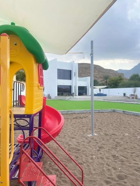 Na zdjęciu widoczny jest obiekt Camilla Chalet położony w mieście Quryāt.