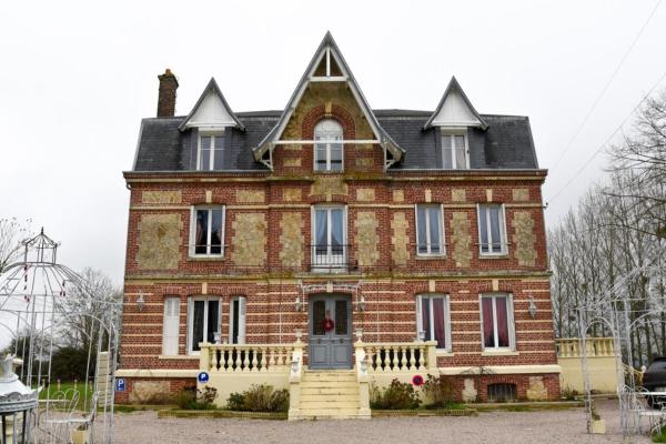 Na fotografii je vidět objekt Le Manoir de La Baronnie 430 m2 nacházející se ve městě Merri.