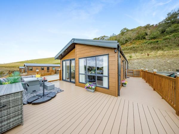 Hillfort Lodge - Wales